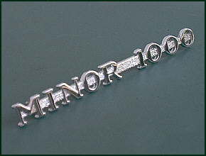 Schriftzug für die Motorhaube: "MINOR-1000"