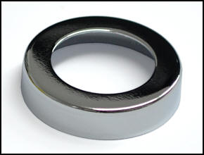 CHROMKAPPE unter der Feder